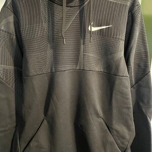 Therma fit Nike hoodie size M